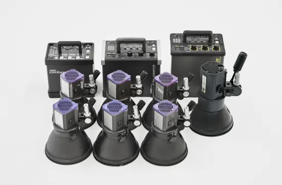 ジェネレーター CS-2400T ( × 1 )
ジェネレーター CM-1200T ( × 1 )
ジェネレーター CSb-1200TⅡ ( × 1 )
ヘッド CB-25H ( × 6 ) CAX-H ( × 1 )
シンクロコード
ヘッド延長コード